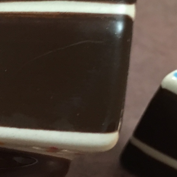 Cake Slice Salt Shakers - Picture 9 of 12